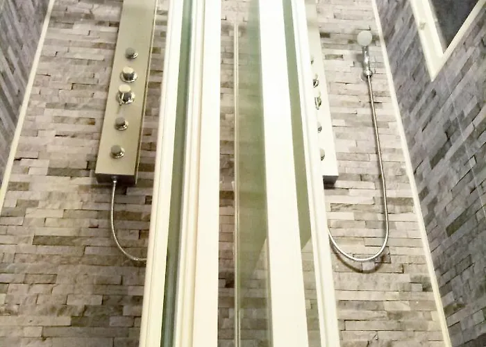 Sejour A 20 Minutes De L'espagne Avec Petit-dejeuner A La Demande A Les Lumineuses Du Palais Des Rois De Majorque *