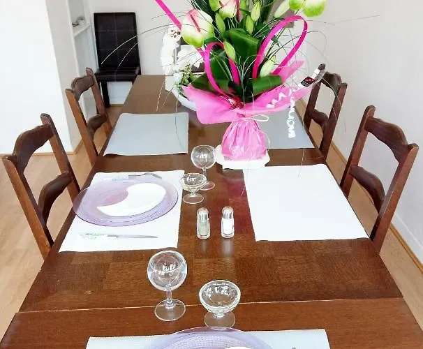 Sejour A 20 Minutes De L'espagne Avec Petit-dejeuner A La Demande A Les Lumineuses Du Palais Des Rois De Majorque